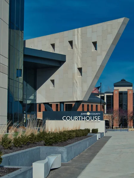 Eine Vertikale Aufnahme Eines Modernen Glasgebäudes Eines Johnson County Courthouse — Stockfoto