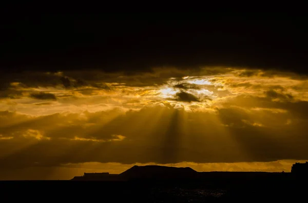 Wolkenlandschaft Bunte Wolken Bei Sonnenuntergang Der Nähe Des Ozeans — Stockfoto