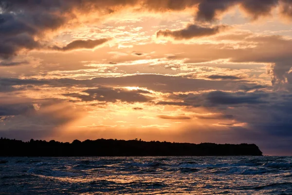 風光明媚な夕日の美しい海の景色を魅惑的なビュー — ストック写真