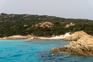 İtalya, Sardunya 'daki La Maddalena Takımadası' nın manzarası