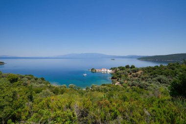 Denize bakan güzel bir manzara, Yunanistan tatilleri. Pelion Dağı, Milina Köyü, Yunanistan