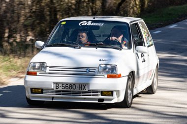 Asfalt rallisinde klasik Fransız sporu. Renault Supercinco 5 GT Turbo