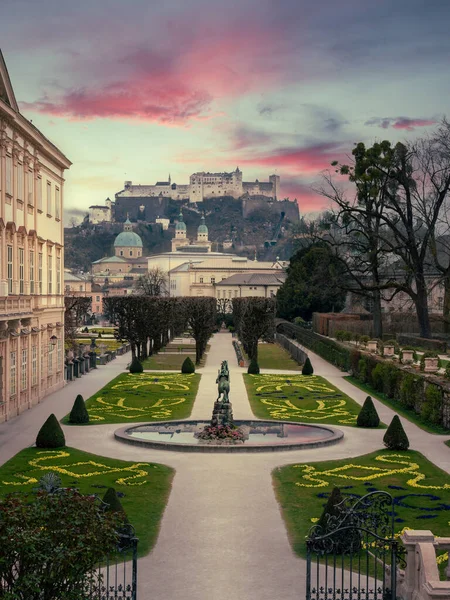 Mirabell Palace Και Κήπους Καλοκαίρι Salzburg Κάστρο Στο Παρασκήνιο — Φωτογραφία Αρχείου