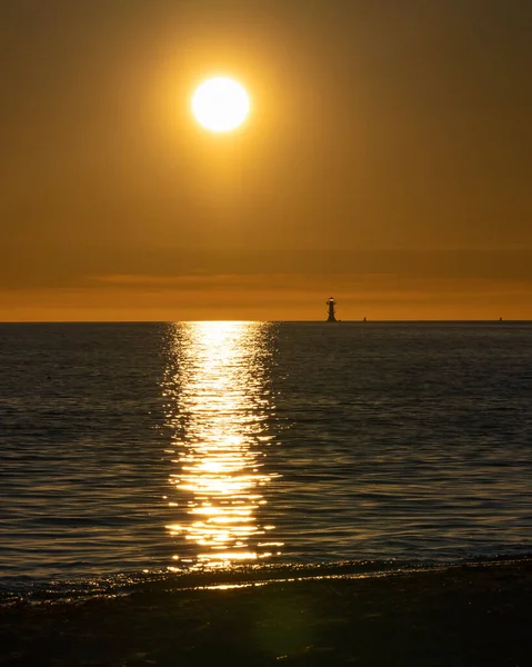 Nahaufnahme Eines Meeres Mit Einem Spiegelbild Des Sonnenuntergangs Schweden — Stockfoto