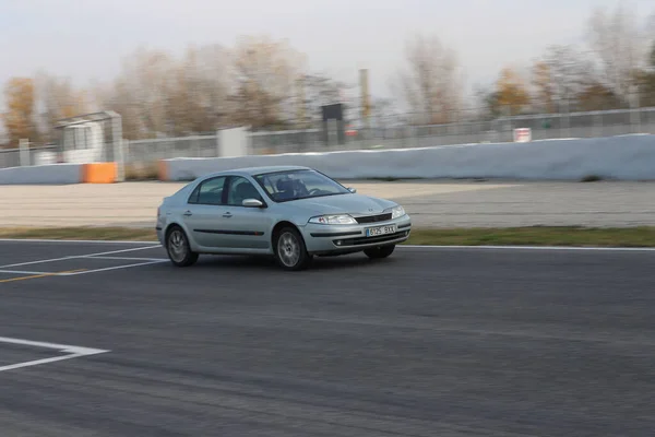 Family Grey Car Running Track Renault Laguna — Stock Photo, Image