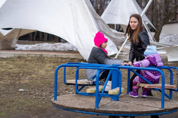 Mother Daughters Playing Amusement Park — Stock Photo, Image