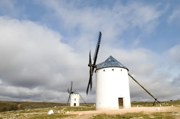 Moinhos Vento Típicos Espanhóis Dia Nublado Campo Criptana Espanha — Fotografia de Stock