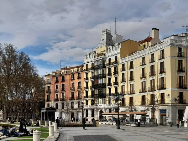 Exterior Edificios Residenciales Bajo Cielo Nublado Madrid España — Foto de Stock