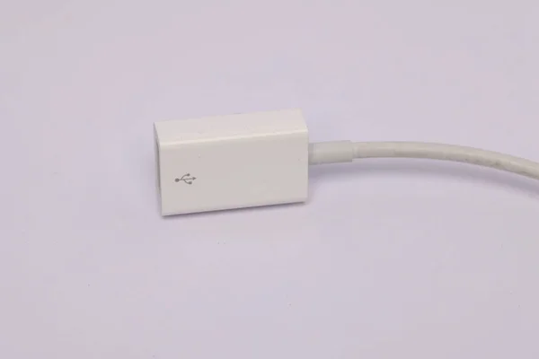 Close Adaptador Usb Para Usb Isolado Fundo Branco Com Copyspace — Fotografia de Stock