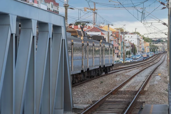 Tren Urbano Amarillo Compañía Que Circula Por Puente Ferroviario — Foto de Stock