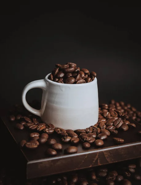 Vertikal Bild Kaffebönor Kopp — Stockfoto