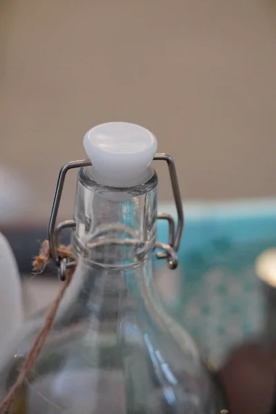 Крупный План Стеклянной Бутылки Крышкой — стоковое фото