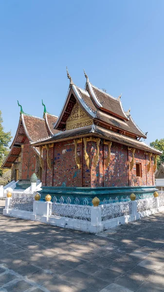 Uma Bela Vista Wat Xiengthong Sob Céu Azul — Fotografia de Stock