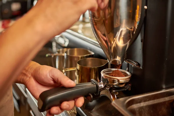 Close Barista Hands Making Coffee — Stock Photo, Image