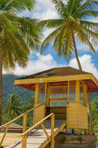 Ein Kleines Hölzernes Strandhaus Unter Palmen Der Maracas Bucht Trinidad — Stockfoto
