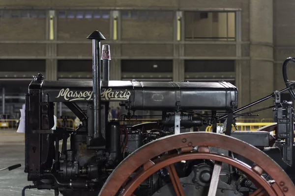 Старый Трактор Вей Городской Выставке Железными Колесами Модель Massey Harris — стоковое фото