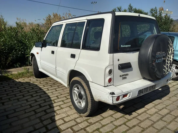 Voiture Blanche Hors Route Garée Dans Parking Ville Santana 350 — Photo