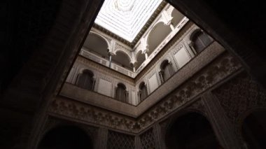 İspanya, Seville 'deki Sevilla kraliyet sarayının Alcazar' ının bir görüntüsü.