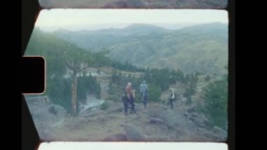 Colorado 'da gözcülük yapan birkaç genç arkadaş süper 8 filmde yakalandı.