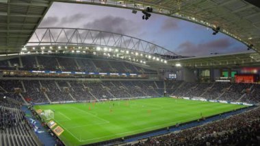 Portekiz, Porto 'daki Estadio do Dragao' da oynanan bir futbol maçının görüntüleri
