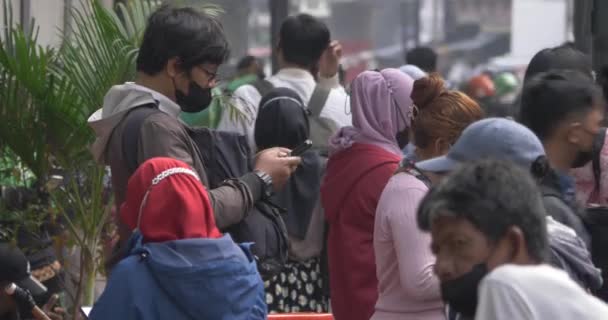 Yakarta Indonesia Junio 2022 Mucha Gente Está Esperando Mototaxi Línea — Vídeo de stock