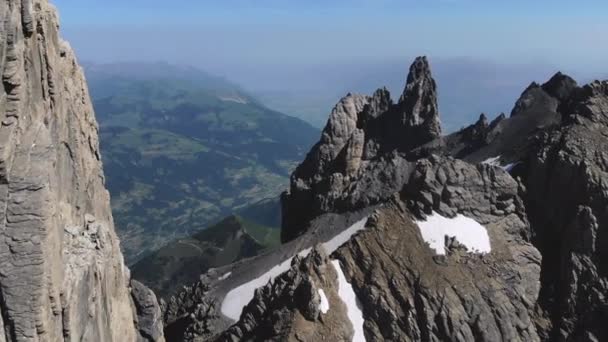 Drone Výstřel Vrcholu Skalnatých Hor Sněhem Ostrově Špicberky — Stock video