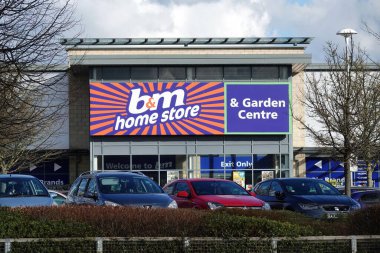 The B and M Home Store ve Garden Centre 'ın dış çekimi, Foss Island Retail Park, York, İngiltere