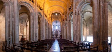 Portekiz 'deki boş Lizbon Katedrali' nin balık gözü görüntüsü.