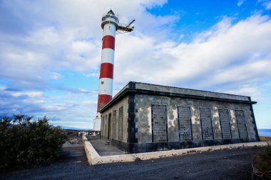 Güney Tenerife Kanarya Adaları 'ndaki Kırmızı ve Beyaz Deniz Feneri