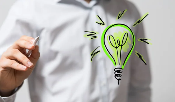 Una Representación Hombre Apuntando Una Bombilla Verde Concepto Energía Verde — Foto de Stock