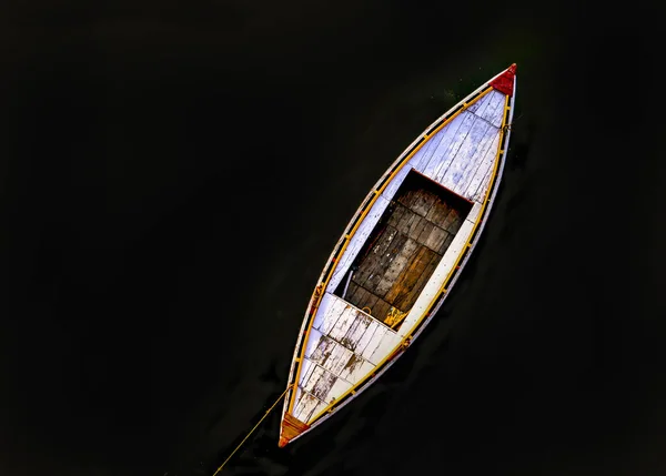 Top View Empty Rowboat Black Background Lake — Stock Photo, Image