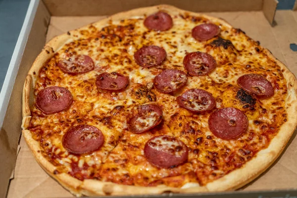 맛있는 페퍼로니 피자를 클로즈업한 — 스톡 사진