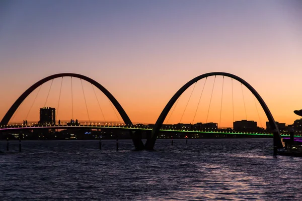 伊丽莎白码头大桥日落与Rgb 位于珀斯市西澳大利亚 被佳能射中 — 图库照片