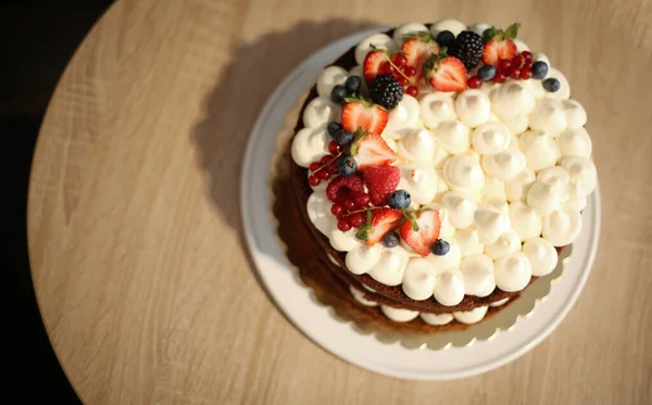 Une Vue Dessus Gâteau Frais Savoureux Avec Des Baies Des — Photo