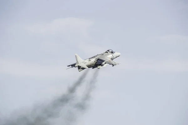 Mcdonnell Douglas Ahora Boeing Harrier Durante Despegue Fondo Cielo Azul — Foto de Stock