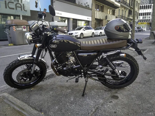 Modern Cykel Café Racer Stil Parkerad Gatan Mash Sjuttiofem — Stockfoto