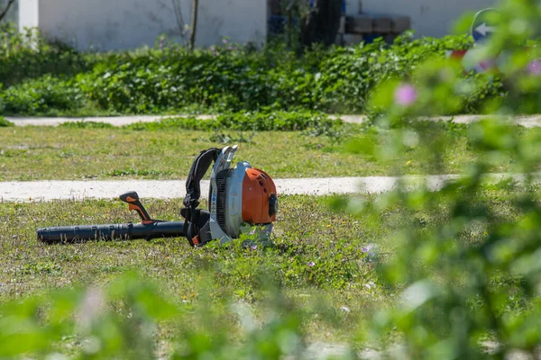 Equipamento Manutenção Jardim Parque Urbano Jamor Luz Dia — Fotografia de Stock