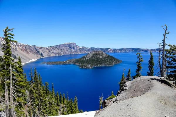 Beautiful View Calm Lake Surrounded Mountains — Stock Photo, Image