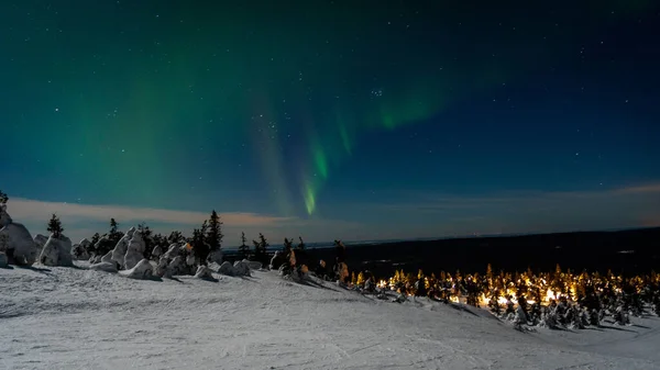 Aurora Boreal Sobre Oulu Finlandia Con Primer Plano Nieve — Foto de Stock