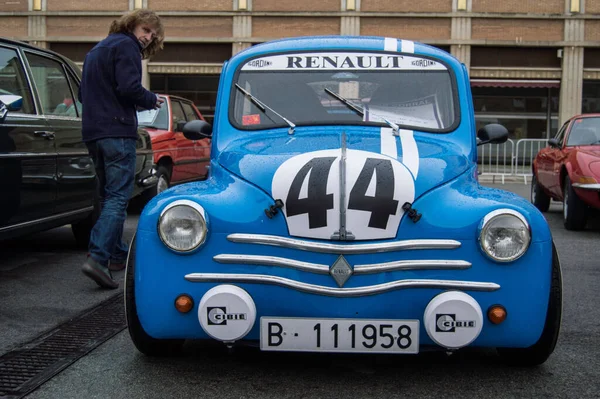 Ралли Классического Городского Автомобиля Улице Renault 4Cv — стоковое фото