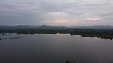 Hindistan, Aurangabad 'daki Harsul Gölü' nün insansız hava aracı videosu.