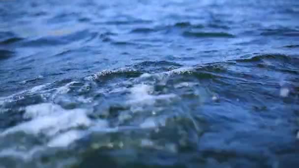 Okyanustaki Dalgalarının Yakın Plan Çekimi — Stok video