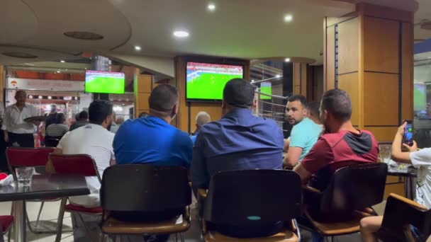Grupo Personas Viendo Fútbol Café — Vídeos de Stock