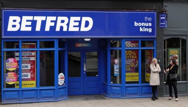 Bir Betfred bahisçisinin dış çekimi ve York, İngiltere 'deki bahis dükkanı.