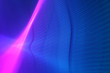 Mavi bir yüzeyde soyut bir ışık çizgisi var.