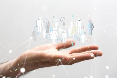 Ekip iletişiminin 3 boyutlu bir yansıması ve bulanık bir geçmişe sahip bir erkek elde soyut sosyal ağ bağlantı sembolleri