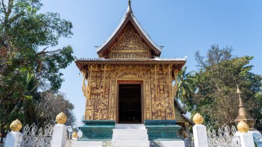 Luang Prabang, Laos 'taki Wat Sensoukharam Budist tapınağının manzarası.