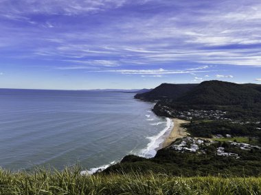 Stanwell Park 'ın Bald Hill Gözcüleri, Yeni Güney Galler, Avustralya' dan manzaralı bir kıyı manzarası.
