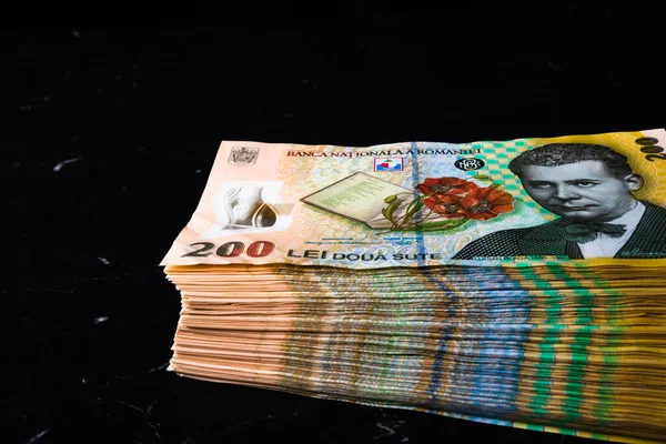 Ein Stapel Rumänisches Lei Geld Auf Schwarzem Hintergrund — Stockfoto