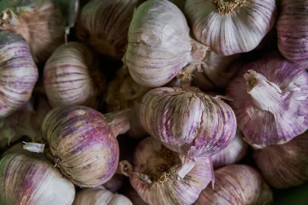 Alho Colocado Uma Prateleira Para Venda Mercado — Fotografia de Stock